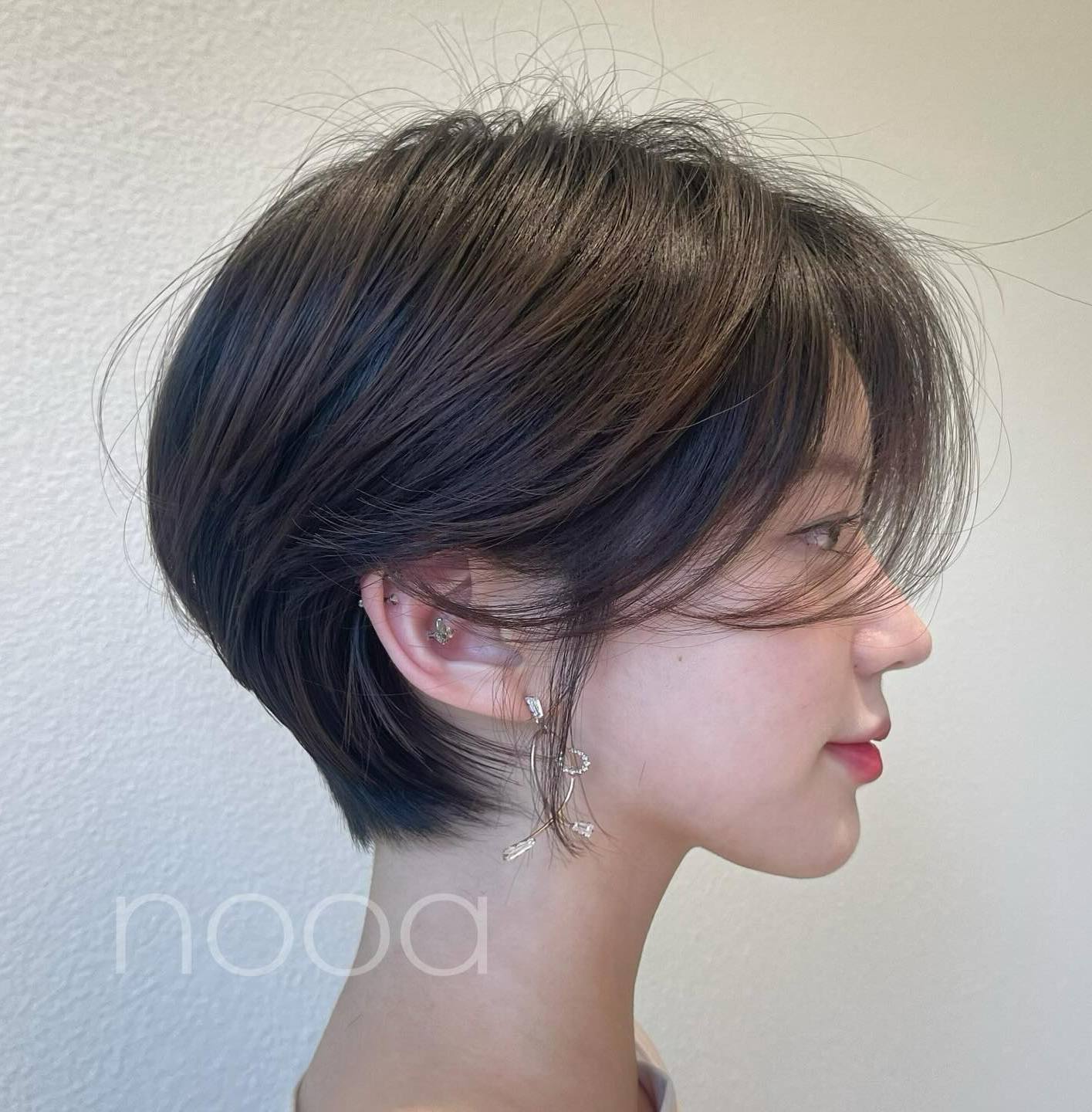 Smooth Straight Pixie with Flyaways